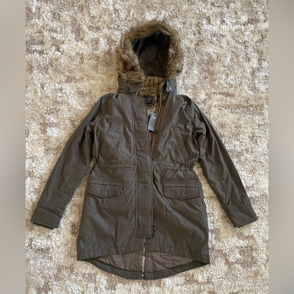 Abercrombie & Fitch Jackets & Blazers - NWT Abercrombie & Fitch Olive Fur Parka Jacket with Faux Fur Hood Size Small